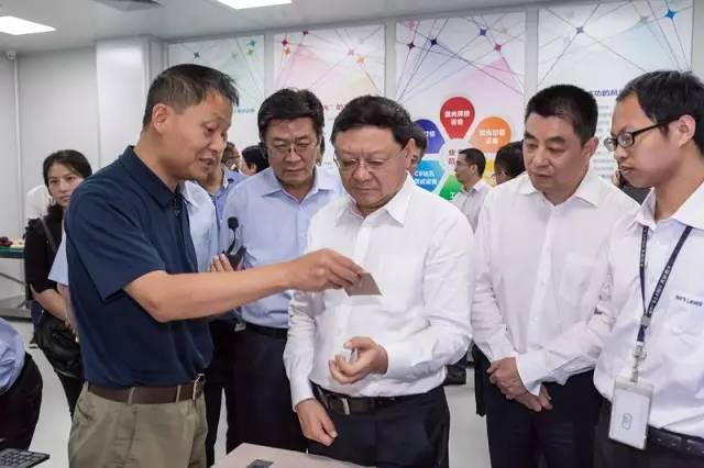 广东省委常委、深圳市委书记王伟中率队到老哥俱乐部激光调研座谈