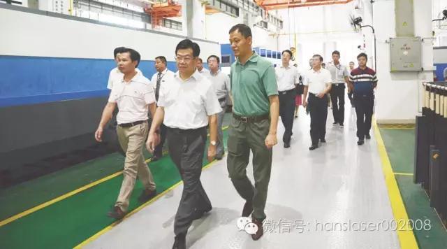 深圳市宝安区委书记黄敏莅临老哥俱乐部激光考察调研
