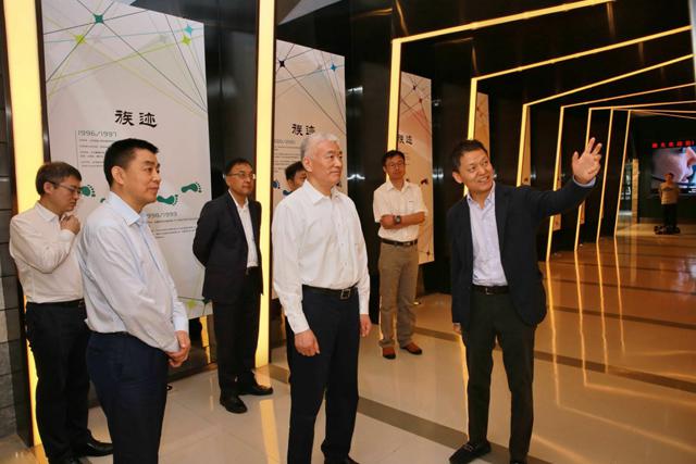 科技部部长王志刚到老哥俱乐部激光调研